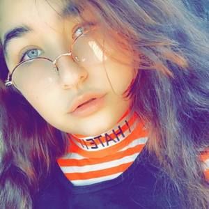 Meet your Posher, Riana